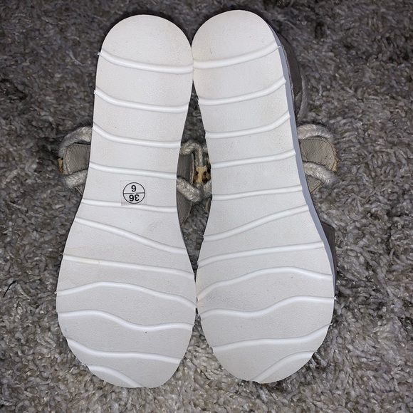 Like New Diba True Leopard Leather Wedge Sandal - Picture 4 of 4